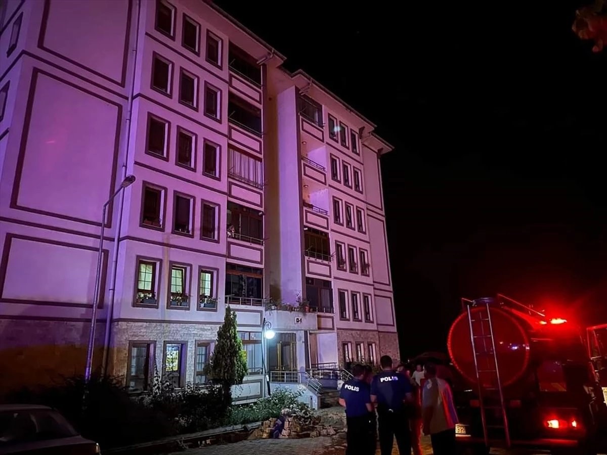 Karabük’ün Yenice ilçesinde apartman dairesinde çıkan yangın hasara neden oldu